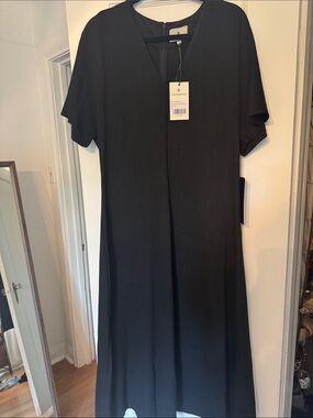 Tuckernuck Black Midi V-Neck Short Sleeve Dress